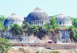 Mezquita de Babri antes de ser destruida en ayodhya